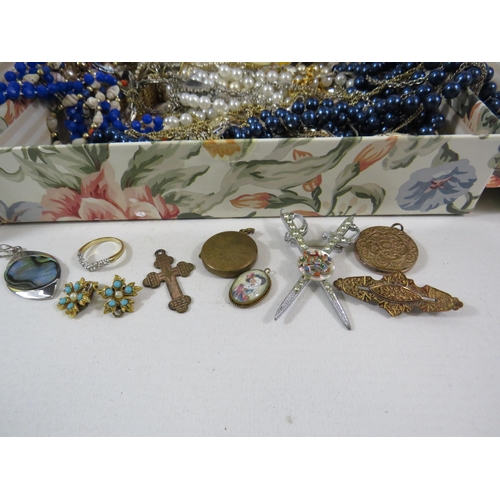 507 - Selection of costume jewellery including rolled gold items.