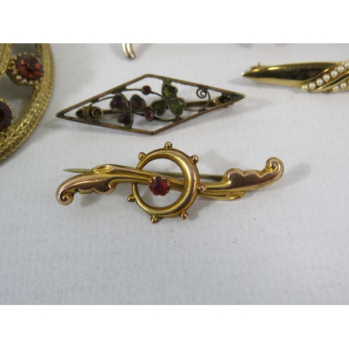 512 - Good selection of costume jewellery brooches including one marked 9ct gold.