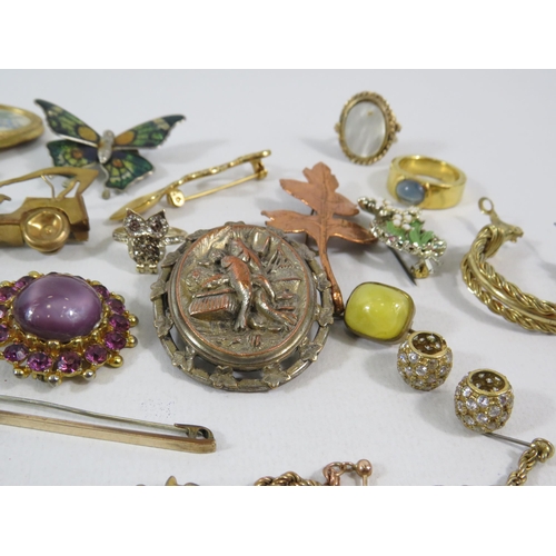 513 - Costume jewellery lot including a 9ct and silver ring.