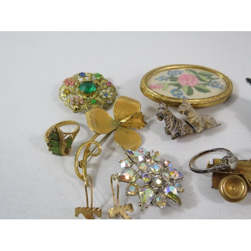 513 - Costume jewellery lot including a 9ct and silver ring.