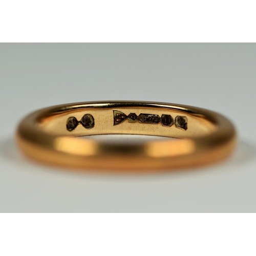 424 - 9ct Yellow Gold Band. Finger size J    2.9g