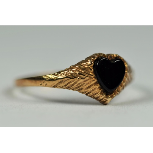 432 - 9ct Yellow Gold Stone set Heart shaped ring. Small finger size K  0.8g