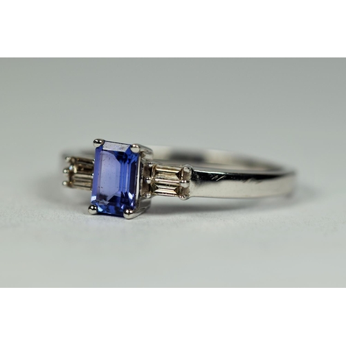 461 - 9ct White Gold ring set with an Emerald Cut Central Aqua Shouldered by twin Bar Diamonds of 0.12pts ... 