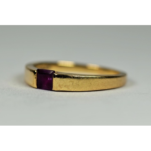 469 - 9ct Yellow Gold Amethyst set ring.  Finger size O-5    3.3g