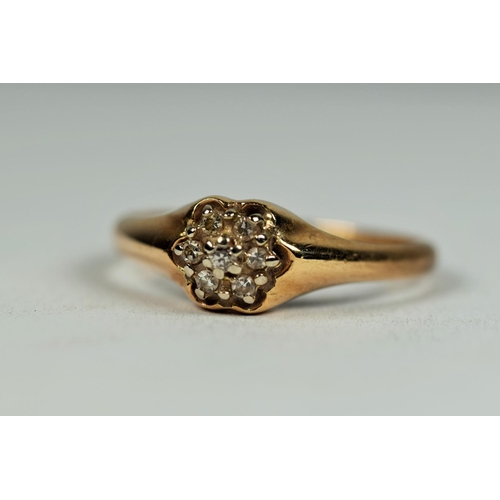 476 - 9ct Yellow Gold Diamond Cluster ring.     Finger size           1.9g