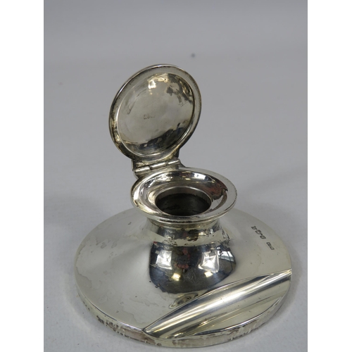 555 - Birmingham 1909 sterling silver inkwell. 90 grams