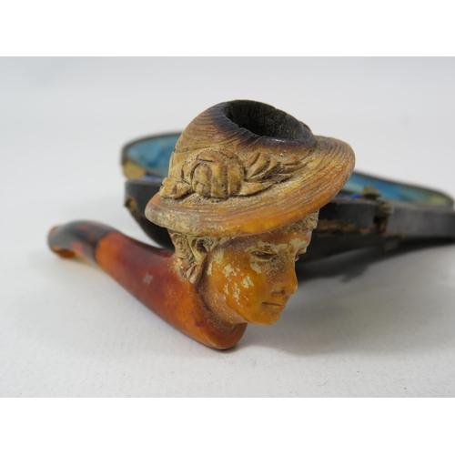 573 - Antique Meerschaum pipe in the form of a lady wearing a hat.