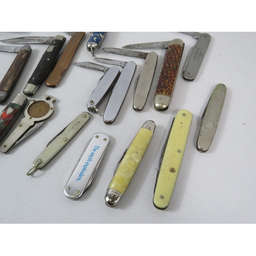 608 - 21 vintage pen knives.