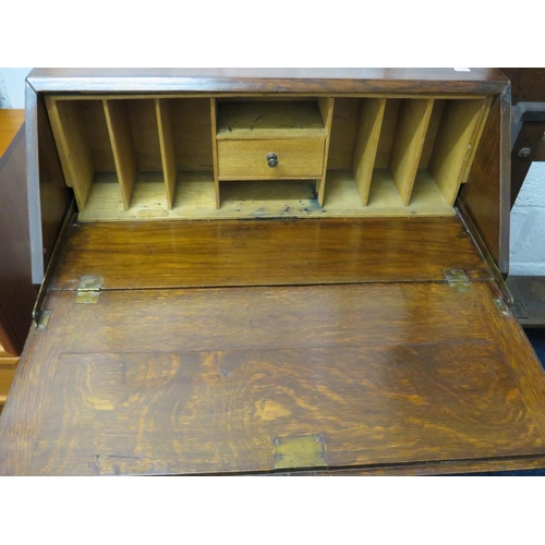 869 - Lovely Early 20th Century Oak Bureau with long drawers under. Short Barley twist sub legs. Good Colo... 