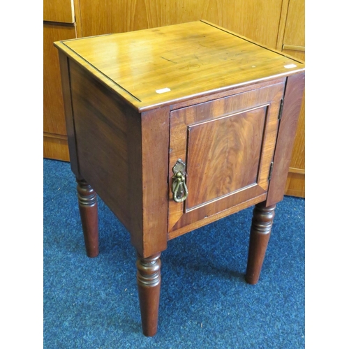 925 - Pretty Mahogany pot cupboard with turned legs. H:24 x W:16 x D:15 Inches. See photos. S2