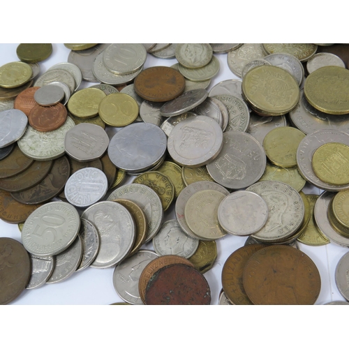 622 - Large collection of uk and foreign coins including some pre 1947 silver coins.