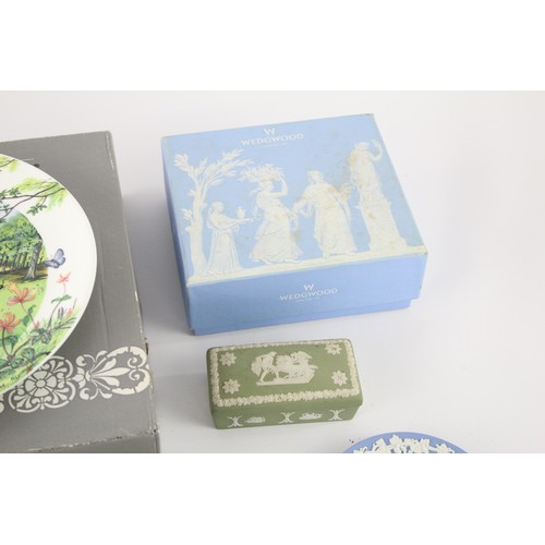 209 - 10 x Vintage WEDGWOOD Ornaments Inc Green Jasperware, Boxed Porcelain Plate Etc     627446