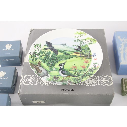 209 - 10 x Vintage WEDGWOOD Ornaments Inc Green Jasperware, Boxed Porcelain Plate Etc     627446