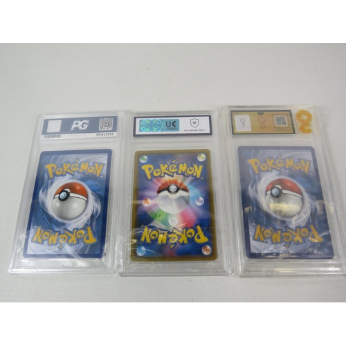 661 - 3 Pokemon cards Graded 9 to 10 in plastic cases.