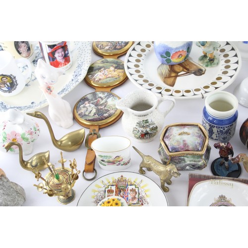 211 - Job Lot of Vintage Ceramic ORNAMENTS Inc Royal, Trinket Boxes, Jug Etc     654303