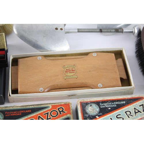 214 - 22 x Assorted Vintage GENTLEMEN'S GROOMING Items Inc Shoe Stretcher, Brush Etc     654299