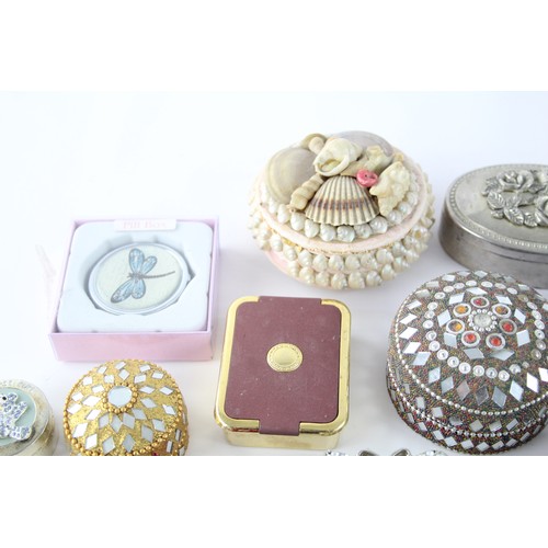 219 - 18 x Vintage TRINKET PILL BOXES Inc Metal, Shell, Mirrored, Etc     547917