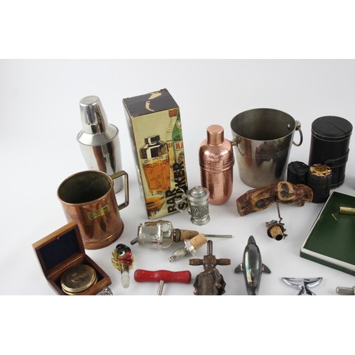 224 - Job Lot Assorted Vintage BREWERIANA Inc Cork Screw, Bottle Opener, Cocktail Shak     694091