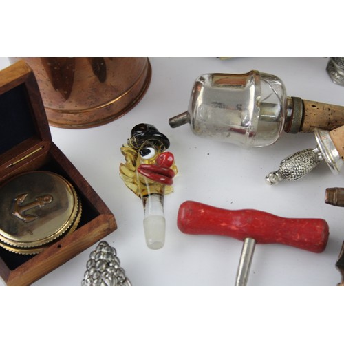 224 - Job Lot Assorted Vintage BREWERIANA Inc Cork Screw, Bottle Opener, Cocktail Shak     694091