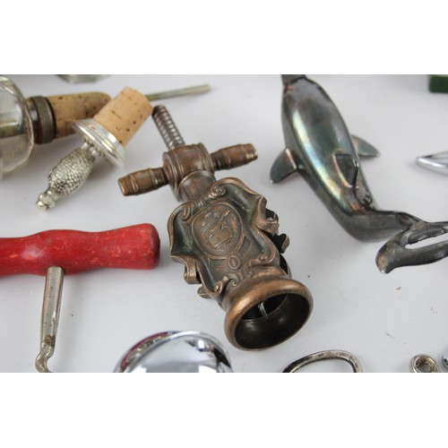 224 - Job Lot Assorted Vintage BREWERIANA Inc Cork Screw, Bottle Opener, Cocktail Shak     694091