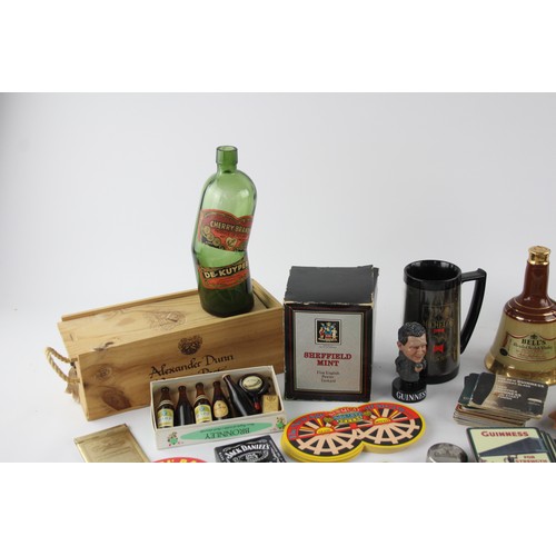 226 - Job Lot Assorted Vintage ADVERTISING BREWERIANA Inc Guinness, Michelob Etc     566476