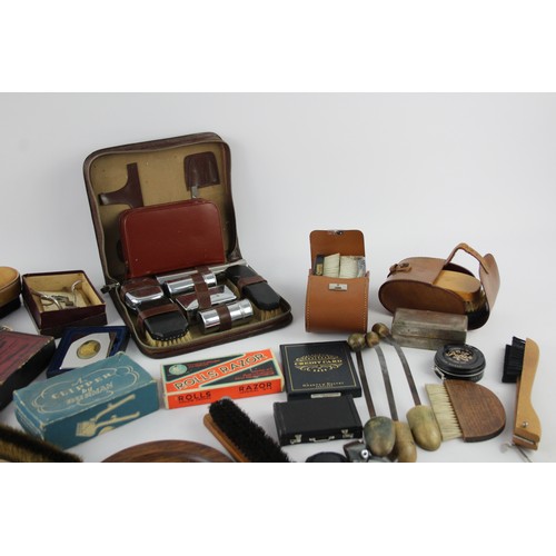 232 - Job Lot Assorted Vintage GENTLEMENS GROOMING Inc Shaving Set, Brush, Razor     698604