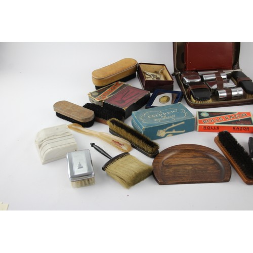 232 - Job Lot Assorted Vintage GENTLEMENS GROOMING Inc Shaving Set, Brush, Razor     698604