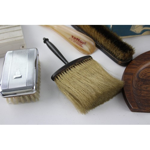 232 - Job Lot Assorted Vintage GENTLEMENS GROOMING Inc Shaving Set, Brush, Razor     698604