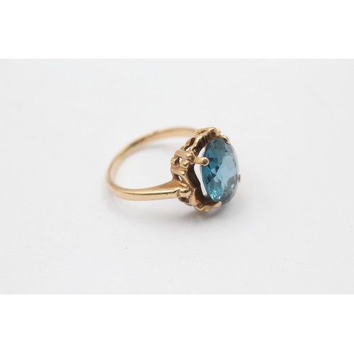 314 - 9ct gold blue synthetic spiniel solitaire ring (3.9g)     737634 Finger size 'N'