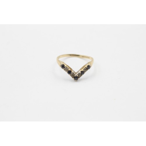 344 - 9ct gold diamond & sapphire chevron ring (1.4g)     788832   Finger Size 'N'