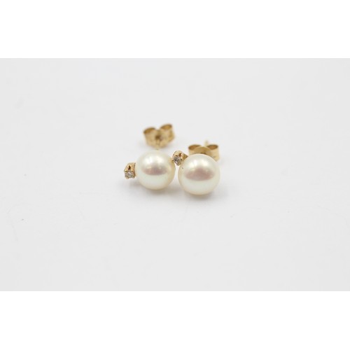 347 - 9ct gold diamond & cultured pearl stud earrings (0.8g)     788746