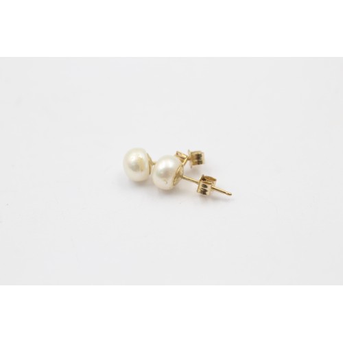 347 - 9ct gold diamond & cultured pearl stud earrings (0.8g)     788746