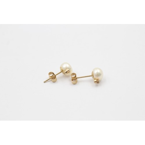 347 - 9ct gold diamond & cultured pearl stud earrings (0.8g)     788746