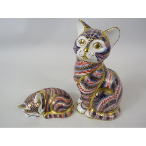 718 - Royal crown derby Imari cat and kitten Paperweights with gold stoppers.