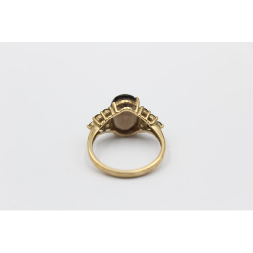 383 - 9ct gold smoky quartz dress ring (2.7g)     788750
Finger Size 'M'