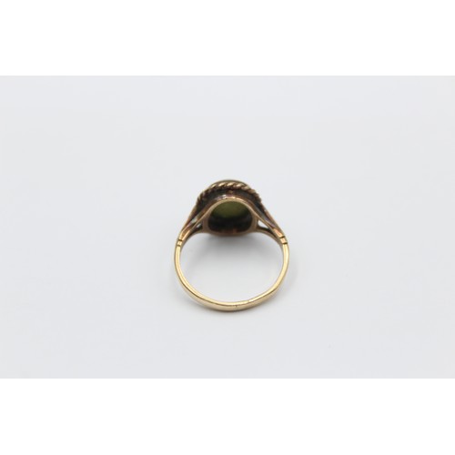 388 - 9ct gold nephrite solitaire ring with twisted rope frame (2.5g)     788762   Finger Size'J'