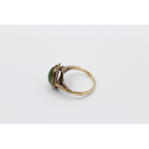 388 - 9ct gold nephrite solitaire ring with twisted rope frame (2.5g)     788762   Finger Size'J'