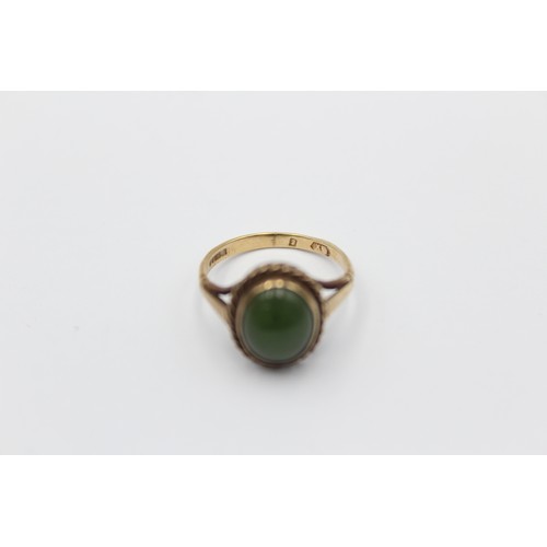 388 - 9ct gold nephrite solitaire ring with twisted rope frame (2.5g)     788762   Finger Size'J'