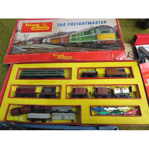 1078 - Triang Hornsby railways lot including a Freightmaster set and R.864 LMS Locomotive, track and tunnel... 