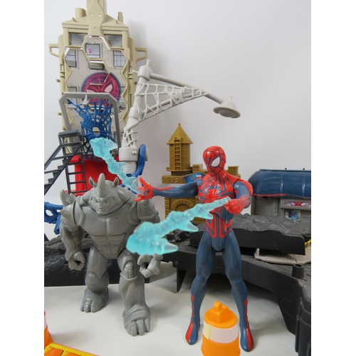 1096 - Spiderman playset and 3 figurines.