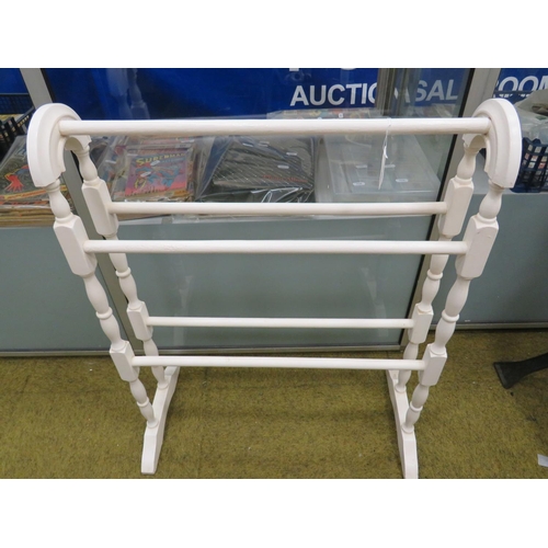 849 - White painted vintage towel rack in good order. See photos.