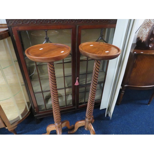 900A - Pair of oak plant stands with turned twisted column set on 3 legs, approx 42