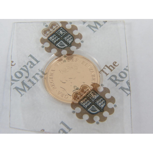 300A - 2022 Royal Mint Half Sovereign as new mint issue still in protective wrapper. Investment coin in pro... 