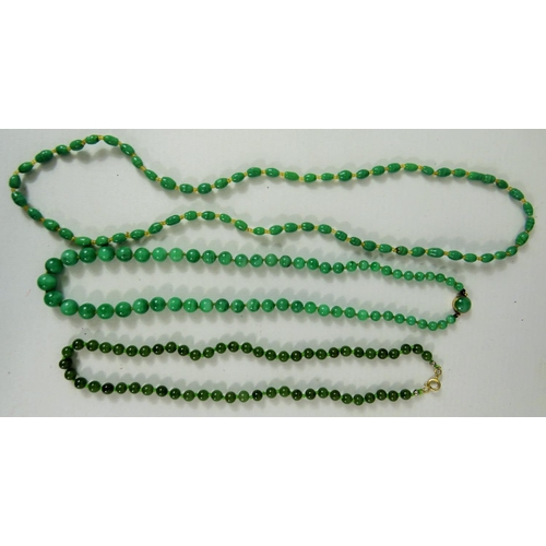 303A - Beautiful Graduated Jade/Jadite Necklace with 14ct Yellow gold fastener. Necklace measures 18 inches... 