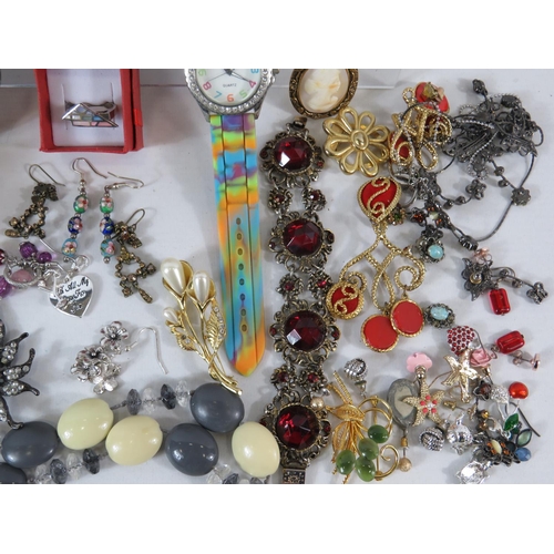 124 - Good Selection of costume jewellery to include two ladies quartz watches, one boxed. Plus a Mackinto... 