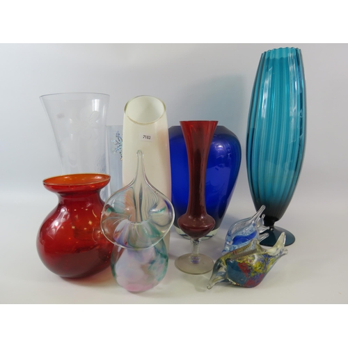 299 - Mixed art glass lot to include a Empoli king fisher blue vase etc.