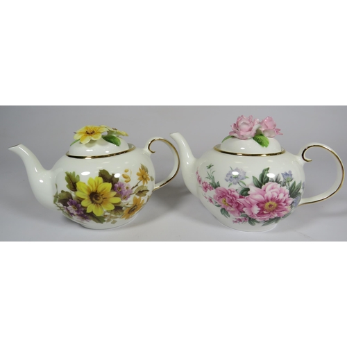 286 - Royal Stratford Compton Woodhouse the country cottage collection teapots. Chrysanthemums and Border ... 