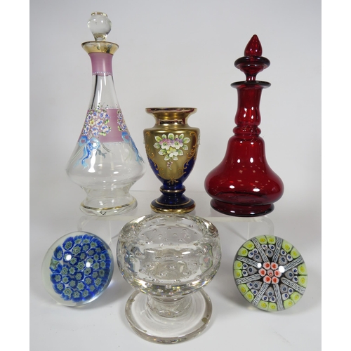 289 - Mixed art glass lot to include scent bottles, 2 millefiori paperweights etc.