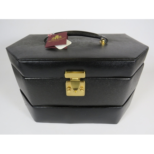 870 - Rowallan of Scotland large leather jewellery box.