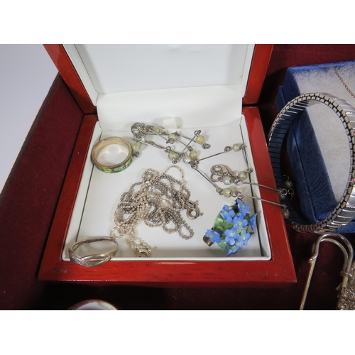 871 - Mixed jewellery lot, including sterling silver and Pandora beads etc.